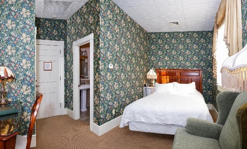 Big Tree Inn image 8